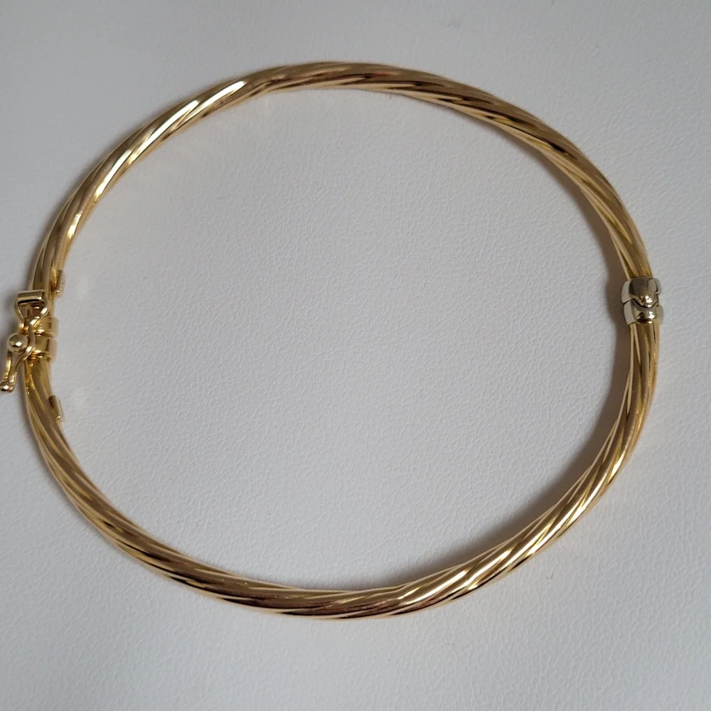 10k Solid Gold Twisted Bracelet. Made In Italy. - Picture 4 of 9